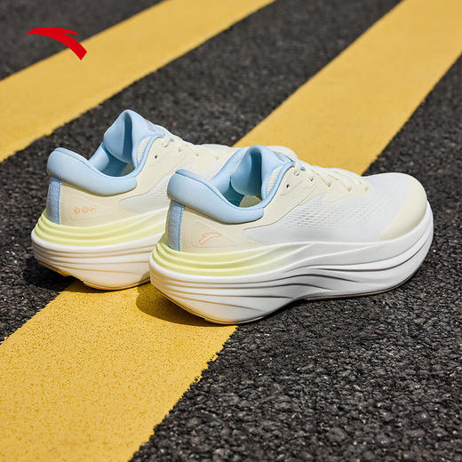 【线上专享价】安踏旅步2S丨PG7厚底缓震回弹跑步鞋女耐磨舒适运动鞋子122535545 商品图0