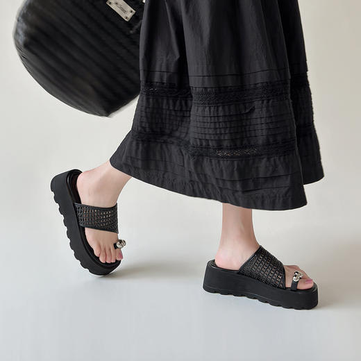 预售7天|Safiya/索菲娅2025夏季厚底编织透气百搭外穿镂空套趾凉拖鞋夏季厚底编织透气百搭外穿镂空套趾凉拖鞋SFD2110411 商品图1