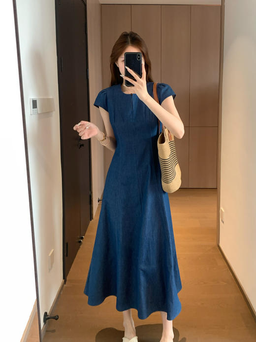 立体剪裁！2025新款100棉水洗薄牛仔料连腰设计小水滴镂空圆领连衣裙！ 商品图5