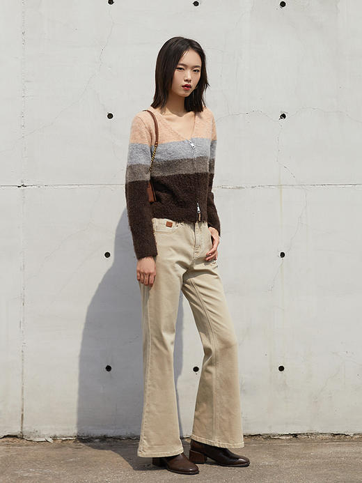 轻甜松弛感 粉棕灰渐变条纹 V 领拉链开衫 软糯毛绒质感短款针织外套 商品图1