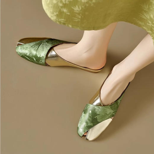 【新中式国风凉拖软皮镂空拼色】步履生花，演绎东方美学!~将传统韵味与现代舒适完美融合，每一步都踏出诗意与优雅 舒适至上，久穿不累  百搭神器，风格随心切换 商品图3