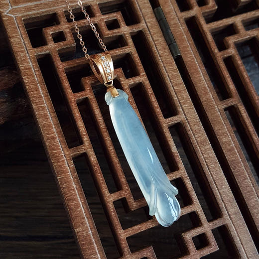 【天然正品】A货翡翠AU750玫瑰金镶钻镶天然冰种玉兰花造型翡翠吊坠项链49.2*9.0*4.2MM（皆取最大值）女士现售价：1280特价！230325AH46 商品图2