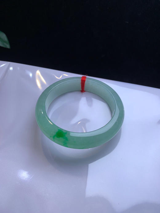 620252，52冰辣绿色手镯，冰甜绿底色，飘一抹辣绿色，干净清爽 商品图4