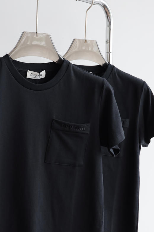 M1u m1u 女款字母口袋刺绣T恤 TX544 商品图1