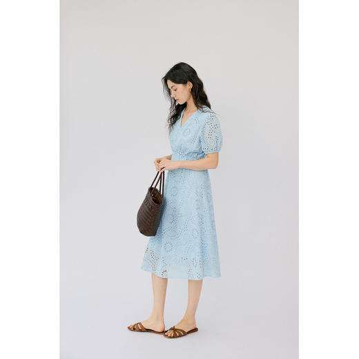 HeyDress马德拉刺绣连衣裙女夏季法式V领收腰镂空度假风纯棉裙子 商品图5