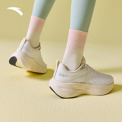 【线上专享价】安踏叶子丨跑步鞋女子缓震回弹运动鞋厚底增高轻便跳绳鞋女122535515 商品图1