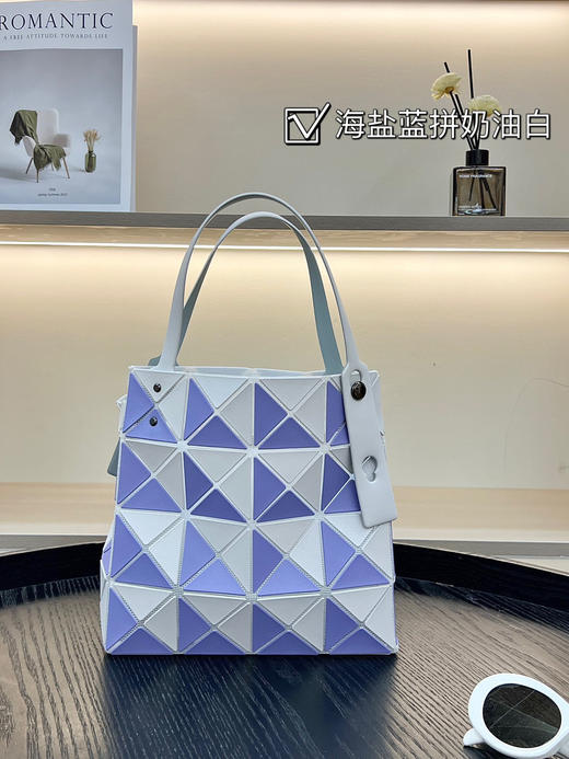 直发 三宅同款，国内还未上市的 原厂进口的材质菱格包 商品图4