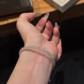 意大利钱袋子手链真的美晕我了……一整条闪闪发光❗️ 装满钻石💎的意大利钱袋子太适合富婆们啦～