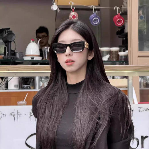 直发 原厂清货 进口意大利材质 谬谬墨镜 门当家花旦防晒太阳镜 商品图3