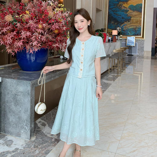 【清仓超15天不保价】奢姿大码女装2025夏季减龄刺绣设计圆领两件套胖妹妹时尚国风套装9952969811【1】 商品图4