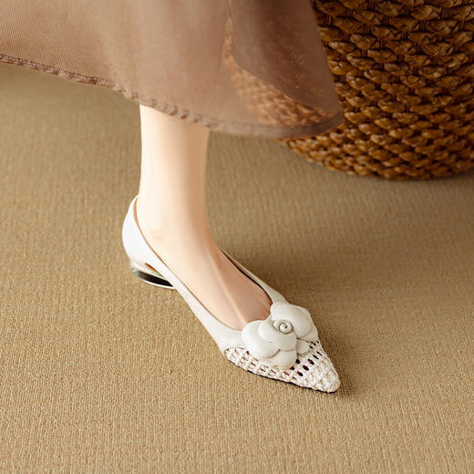 【预售5天】山茶花编织尖头单鞋女夏真皮镂空透气低跟侧空凉鞋配裙子DB&M6381 商品图3