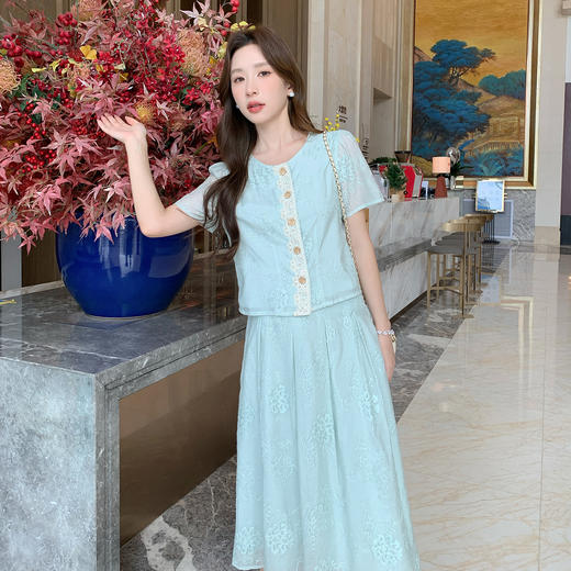 【清仓超15天不保价】奢姿大码女装2025夏季减龄刺绣设计圆领两件套胖妹妹时尚国风套装9952969811【1】 商品图1
