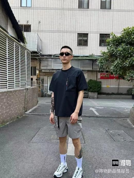 Salomon萨洛蒙户外山野型格UNI BLAST系列 时尚简约宽松速干圆领短袖口袋多舒适T恤 男女同款！ 商品图1