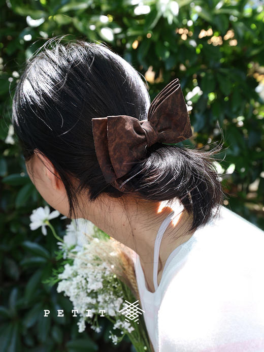 999积分兑换 PETIT SCHAN小闪 暮云归 人丝真丝提花香云纱蝴蝶结弹力发绳 商品图3