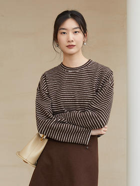 深棕米白细条纹宽松长袖针织衫 圆领小标装饰侧开叉显瘦休闲秋冬通勤慵懒风打底上衣