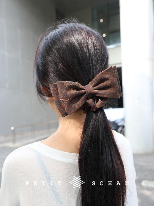 999积分兑换 PETIT SCHAN小闪 暮云归 人丝真丝提花香云纱蝴蝶结弹力发绳 商品图4