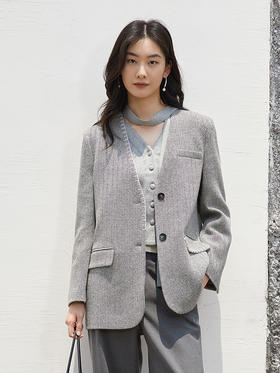 2025 秋冬浅灰人字纹毛呢西装外套女 明线装饰宽松休闲单排扣西服 设计感小众通勤百搭复古质感上衣