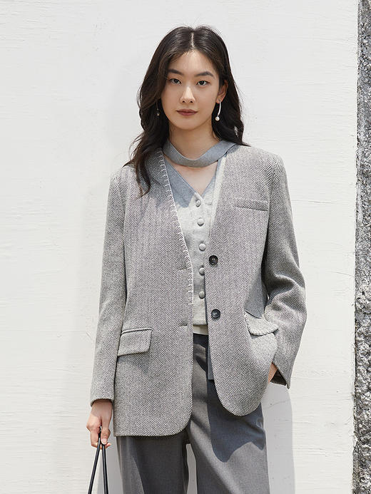 2025 秋冬浅灰人字纹毛呢西装外套女 明线装饰宽松休闲单排扣西服 设计感小众通勤百搭复古质感上衣 商品图0