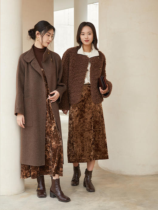 轻熟氛围感叠穿 暖棕色毛绒肌理圆领短外套 单排扣宽松显瘦羊羔毛皮草 商品图1