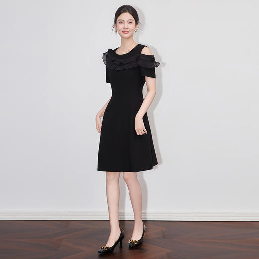 「高货wl」全新升级【铂金会员358/天猫479/差价121】(01301)洛诗琳设计感露肩连衣裙2025夏季新款荷叶边收腰显瘦A字裙 商品图1