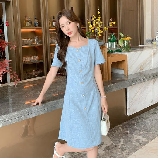 奢姿大码女装2025夏季新款时尚纽扣装饰简约方领短袖提花连衣裙9952890550 商品图1