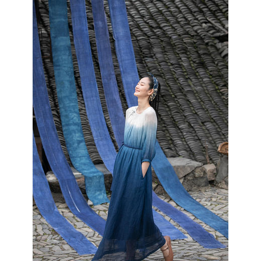 牧衣游原创 吊蓝染棉麻连衣裙手绣复古民族风宽松文艺长裙 椿华间 商品图1