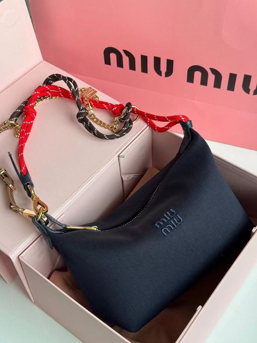 D061833饭盒包 gabardine面料刺绣同色LOGO标志休闲包 商品图5