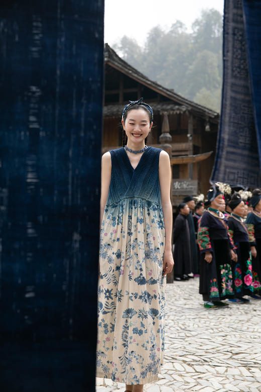 牧衣游原创 吊染蓝染印花亚麻连衣裙夏打条质朴优雅无袖长裙 关山 商品图5