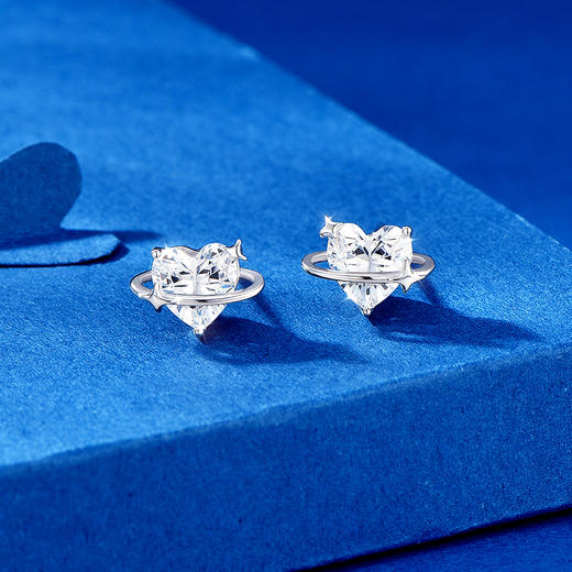 卡蒂罗/KADER 守护心环耳钉 经典爱心造型轻奢璀璨时尚春夏百搭纯银耳饰 闪耀星点梦幻设计养耳洞睡觉免摘配饰 商品图2