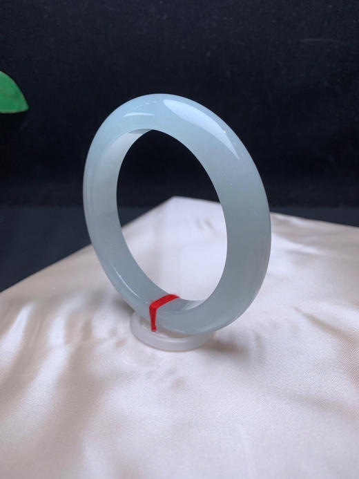 620265，55.8冰底清新种水镯，非常清新秀气，整条带淡绿底色，均匀清爽 商品图3