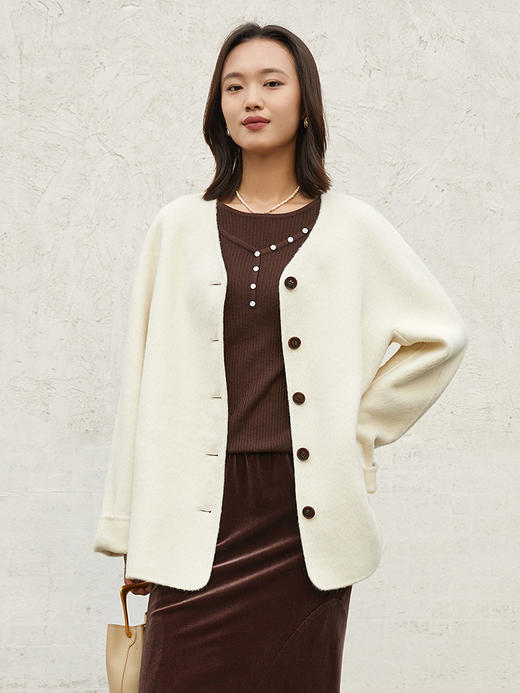 V 领单排扣米白色毛呢外套 宽松休闲短款夹克 秋冬复古质感毛呢上衣 商品图0