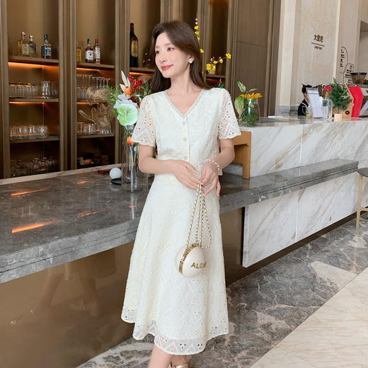 奢姿大码女装2025夏季复古气质V领两件套胖妹妹镂空设计时尚套装9952990562 商品图4