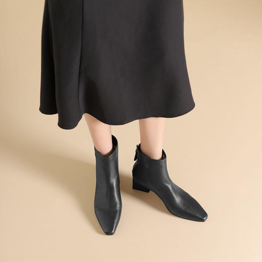 westory2024秋冬新款百搭舒适通勤中跟小短靴简约高级时装靴女W24DS84391 商品图5