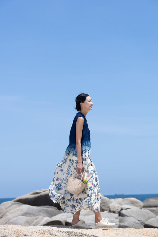 牧衣游 吊蓝染印花100支纯棉连衣裙新款无袖文艺宽松长裙 城烟雨 商品图5