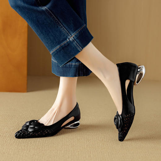 【预售5天】山茶花编织尖头单鞋女夏真皮镂空透气低跟侧空凉鞋配裙子DB&M6381 商品图4