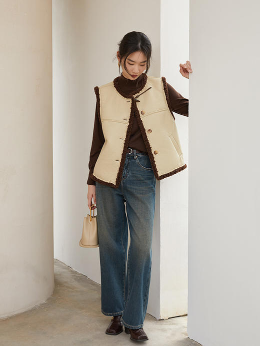 浅米色仿皮拼接深棕羊羔毛无袖马甲 圆领单排扣双口袋宽松休闲秋冬保暖叠穿复古背心 商品图1