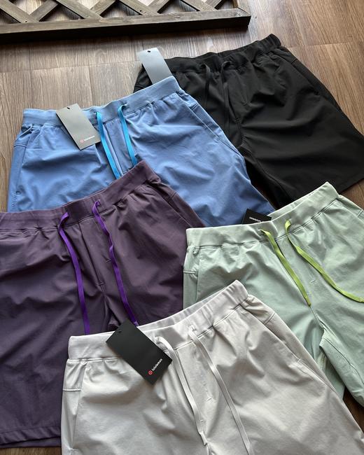 点此购买 lulu露露Zeroed ln系列男士户外运动速干芯吸综训功能性短裤五分裤 xj 321614 商品图11