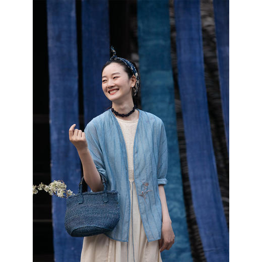 牧衣游原创 手绣打条炒色丝棉短外套夏日轻薄蓝色防晒开衫 喧风 商品图1