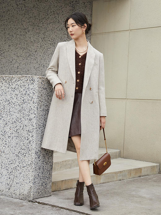 浅燕麦色人字纹羊毛混纺双排扣大衣 西装领中长款收腰显瘦通勤气质秋冬高级感毛呢外套 商品图1