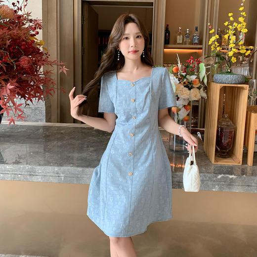 奢姿大码女装2025夏季新款时尚纽扣装饰简约方领短袖提花连衣裙9952890550 商品图3