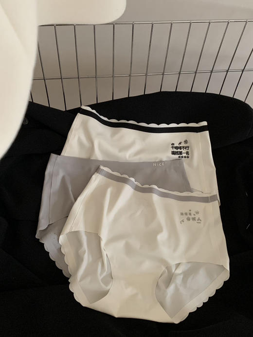 【送手提袋】10条盲盒内裤！2025夏日冰爽面膜空调裤女棉裆弹力中腰收腹女士三角内裤 多种材质款式随机发 纯棉底档短裤 商品图11