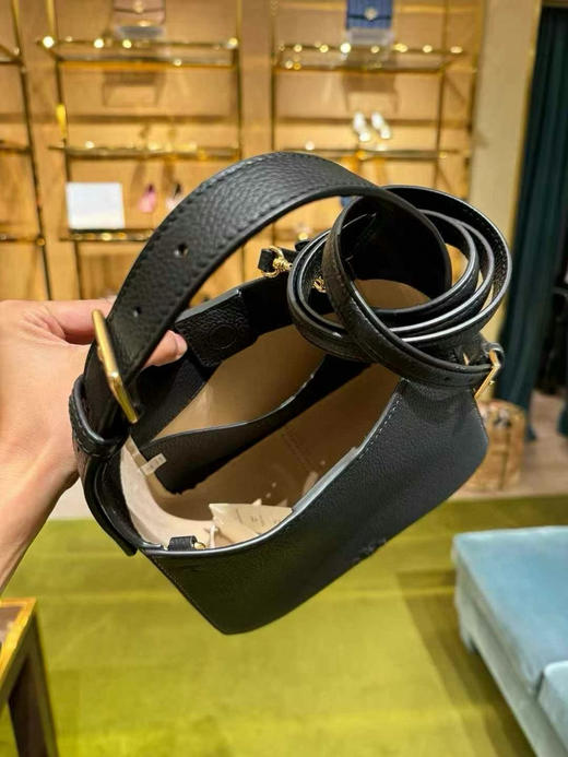 ¥1200🇺🇸Tory Burch 新款🔥TB Thea菜篮子包，大小刚好，可以收纳三折小伞，小水杯，皮质手感柔软 商品图2