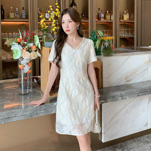 奢姿大码女装2025年夏装新款时尚优雅V领短袖亮片花卉刺绣连衣裙9952822190 商品图4