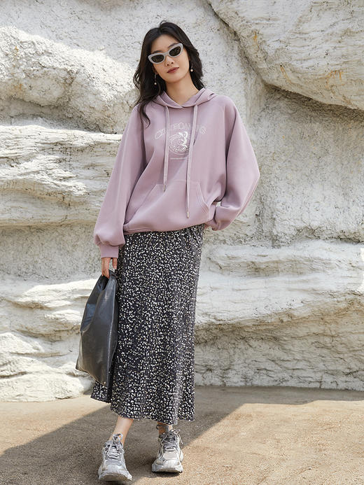 淡紫色连帽卫衣 复古风字母印花宽松上衣 春秋季慵懒感显瘦百搭女式带帽衫 商品图1