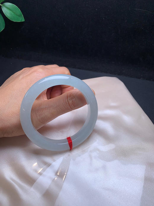 620265，55.8冰底清新种水镯，非常清新秀气，整条带淡绿底色，均匀清爽 商品图5