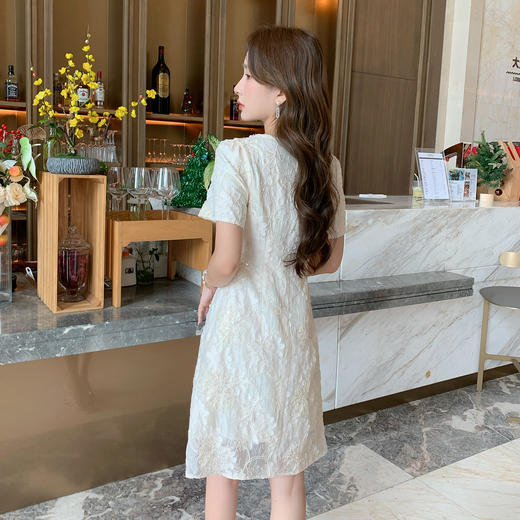 奢姿大码女装2025年夏装新款时尚优雅V领短袖亮片花卉刺绣连衣裙9952822190 商品图3