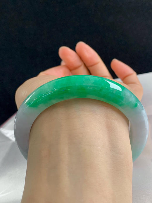 620269，60.2圈口，飘绿正圈平安镯，飘一截辣绿色 商品图4