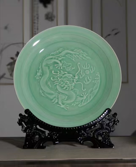 豆青釉雕刻赏盘