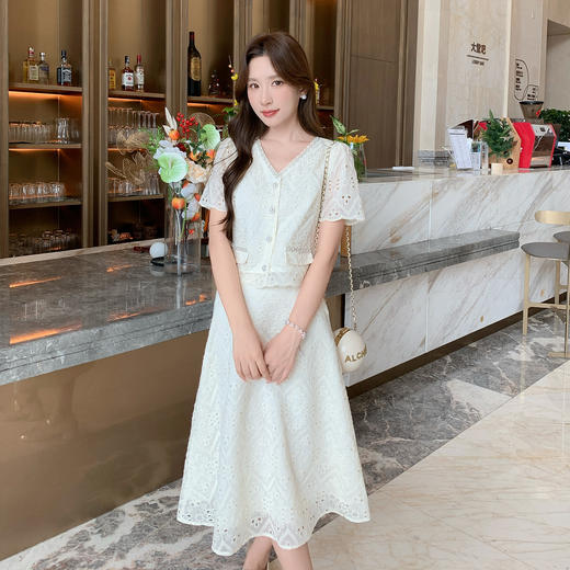 奢姿大码女装2025夏季复古气质V领两件套胖妹妹镂空设计时尚套装9952990562 商品图2