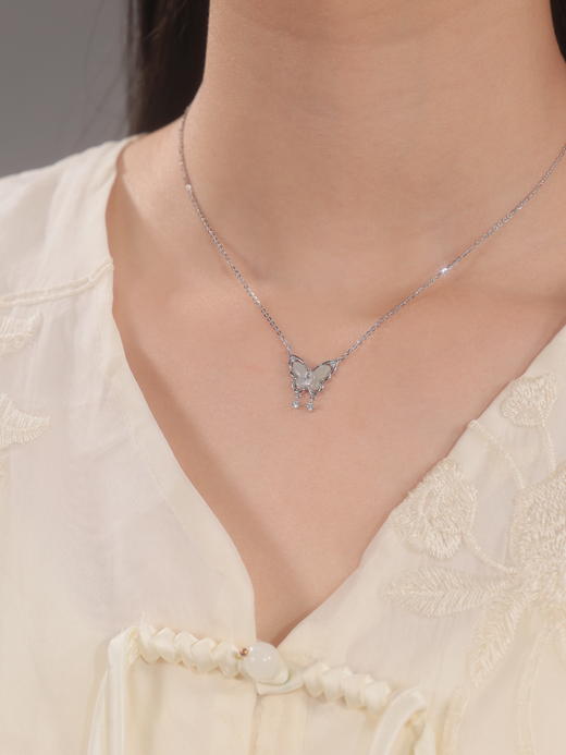 卡蒂罗/KADER 卡蒂罗KADER 玲珑蝴蝶项链  平安顺遂新中式浪漫优雅简约原创设计可调节锁骨链 妈妈小众轻奢百搭 礼盒 女友 925银 项链 青白玉 女款 商品图5